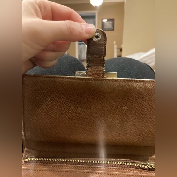 Louis Vuitton Monogram Vintage Wallet. Pre-loved. Some wear. - Picture 6 of 6